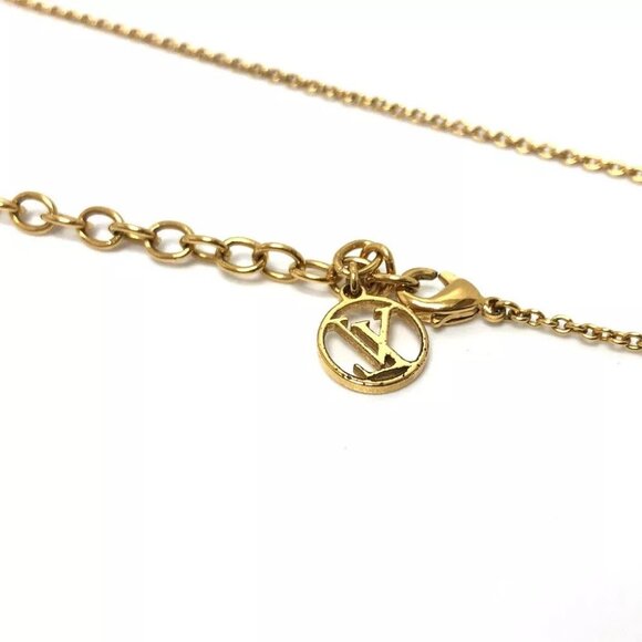 LOUIS VUITTON LV circle Essential V Pendant Necklace - Picture 3 of 11